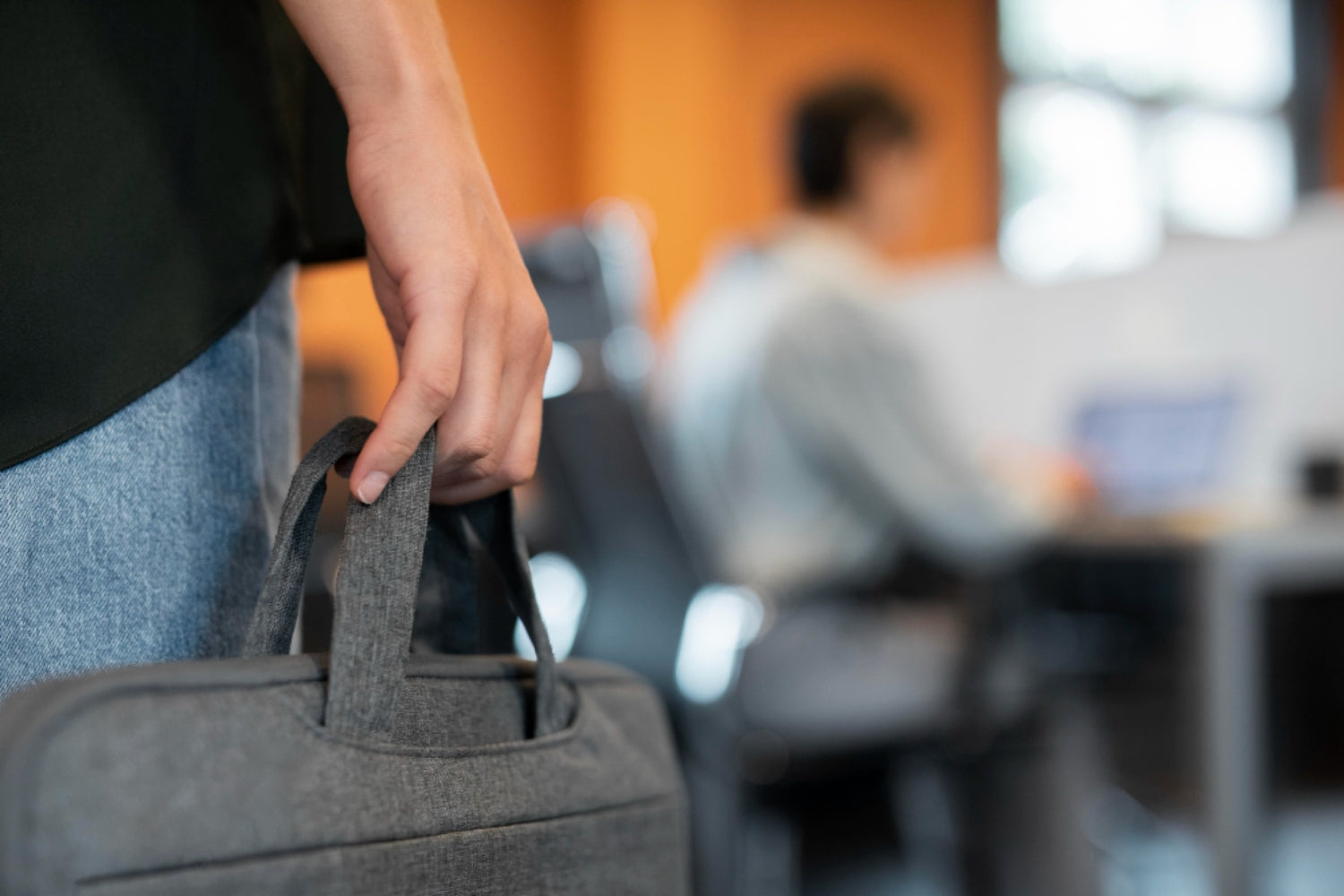 筆電包推薦選哪款？怎麼挑選？多種包款、女用筆電包分享給你！