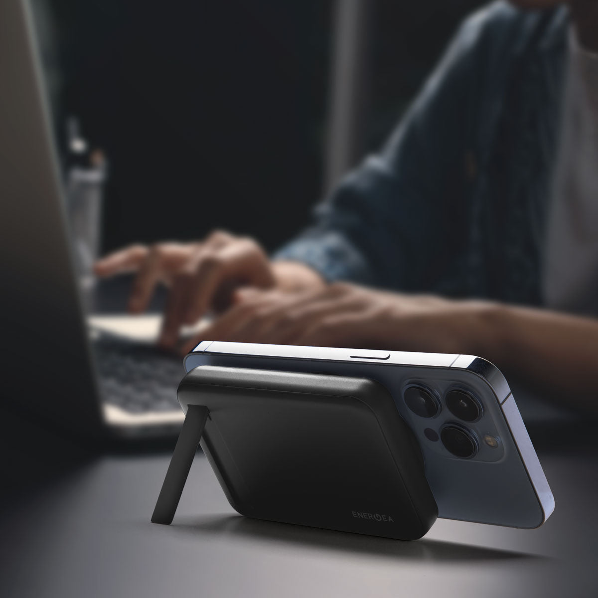 MagPac Mini 10000mAh 磁吸無線快充帶支架行動電源