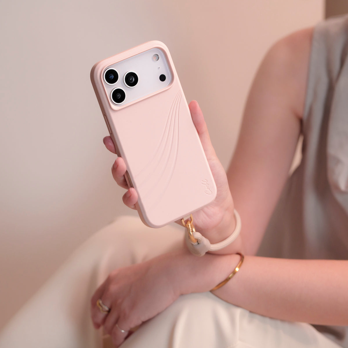Coehl Serina 液態矽膠腕掛繩保護殼 iPhone 17 系列